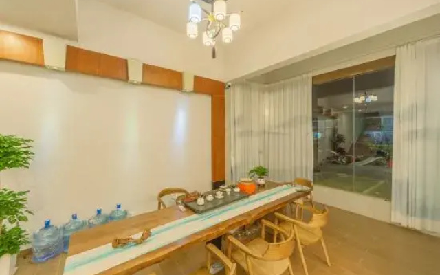 Danxia Mountain Lingfeng Mountain Residence Inn