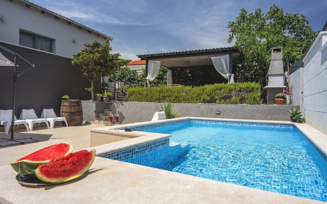 Holiday Home in Liznjan With Private Pool