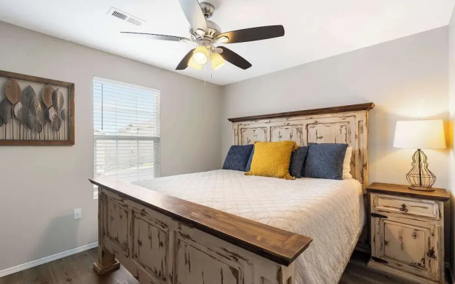 Country Farmhouse - Best of Branson!