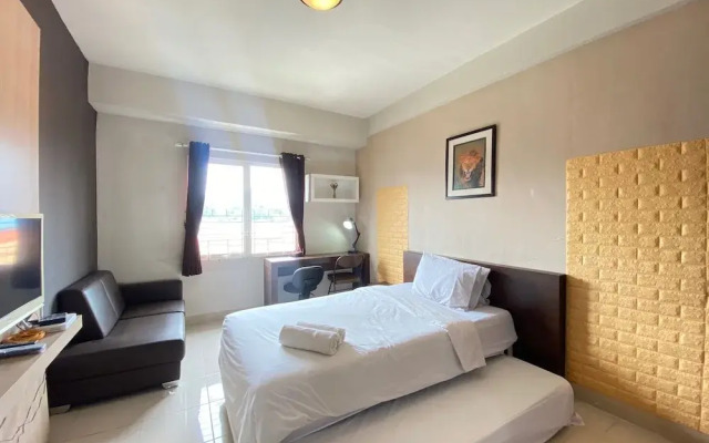 Bright Studio Room at Pinewood Apartment