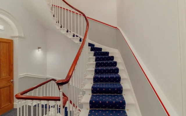 Mayfield Suites