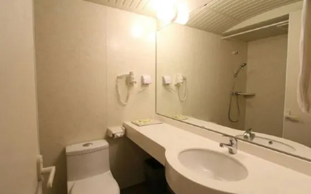 7 Inn Fashion Hotel (Foshan Xilushan Eternal Love Branch)