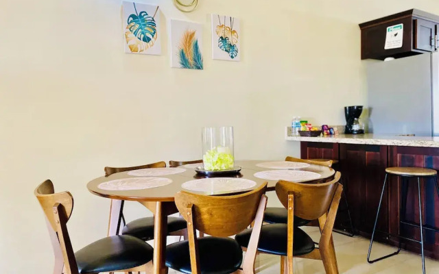 Jhadano Villa 3BR Pool Shuttle 3 Mins to Beach