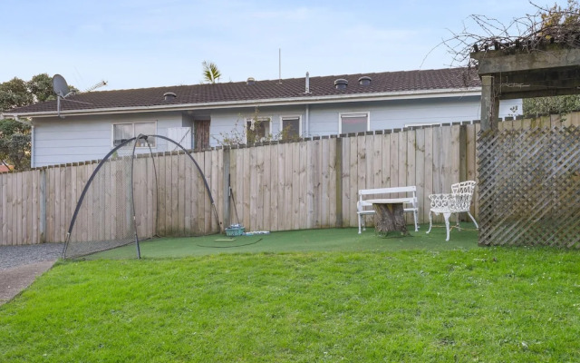 Spacious Family Home - Backyard-Mt-Views