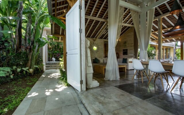 Luxury 4 Bedroom Villa With Private Pool, Bali Villa 2007