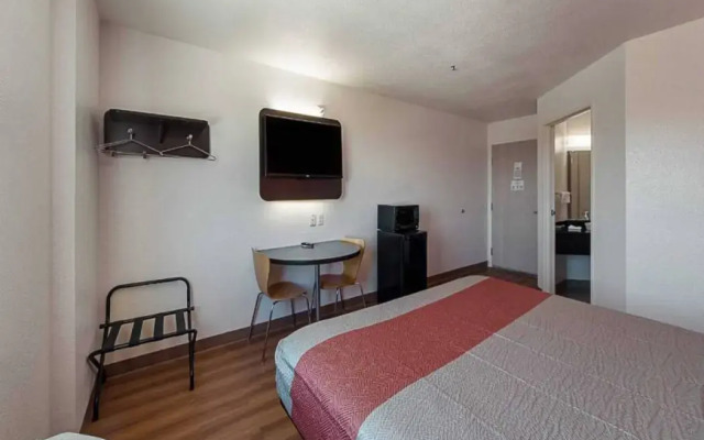 Motel 6 San Antonio, TX - Downtown - Alamo Dome