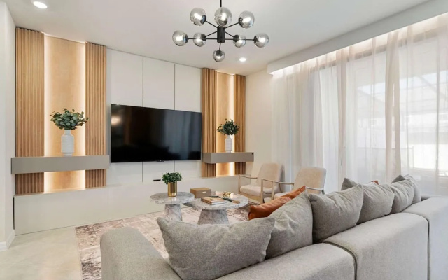 1149 Spacious Family 5-bedroom Townhome