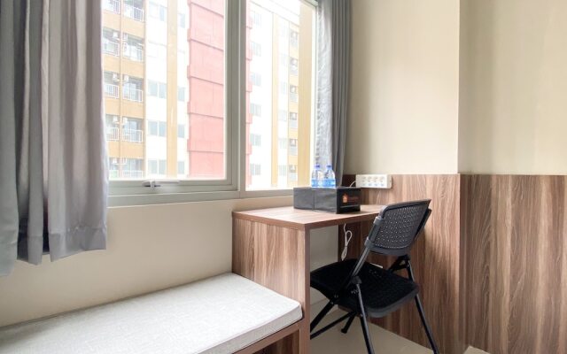 Modern Look Studio Room at LRT City Jatibening Apartment