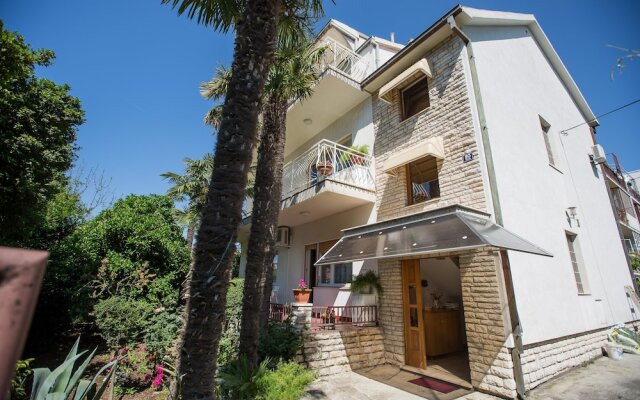 Apartments Lončar