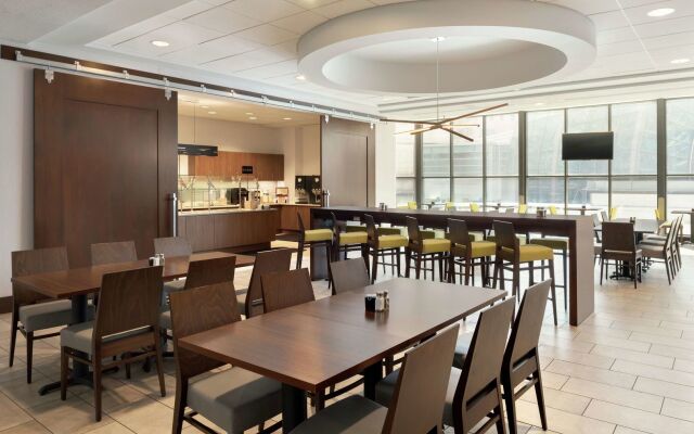 Embassy Suites by Hilton Indianapolis Downtown