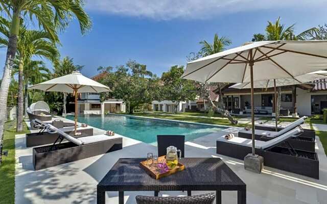 Spacious 8 bedroom pool villa in Canggu