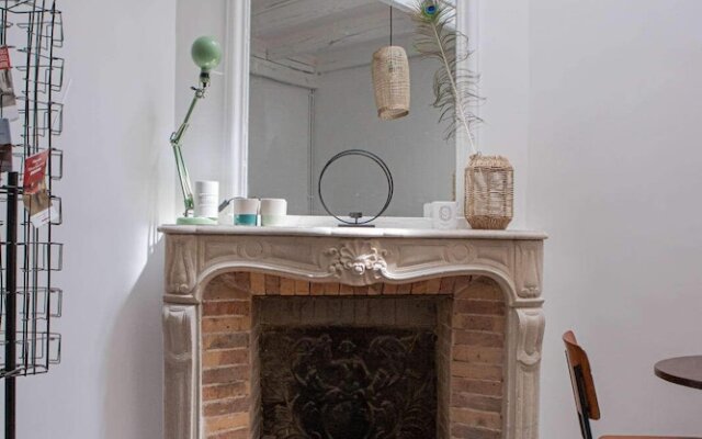 Cozy, Well-equipped Studio in Montmartre for 2!