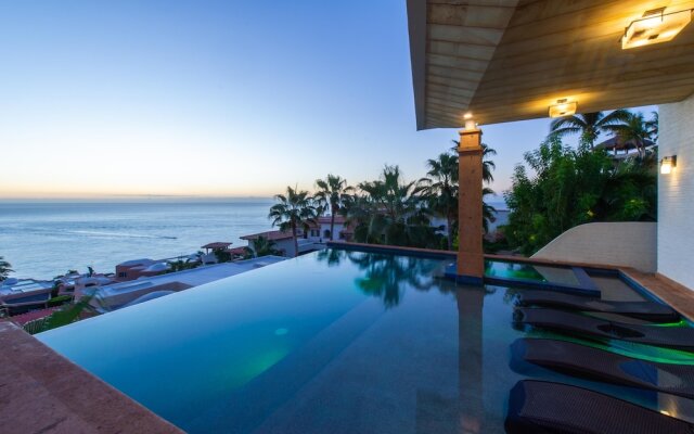 Great Cabo Location for Large Group at Villa Jade de Law