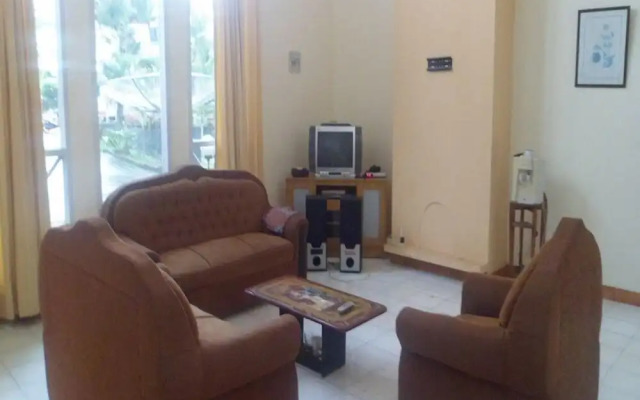 Villa Kota Bunga Azalea