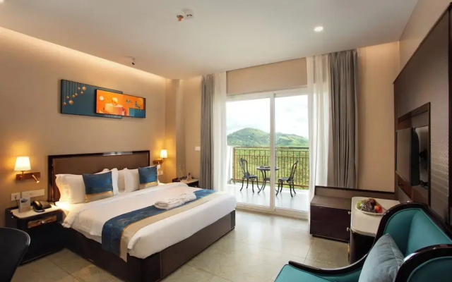 Le Crown Hotel