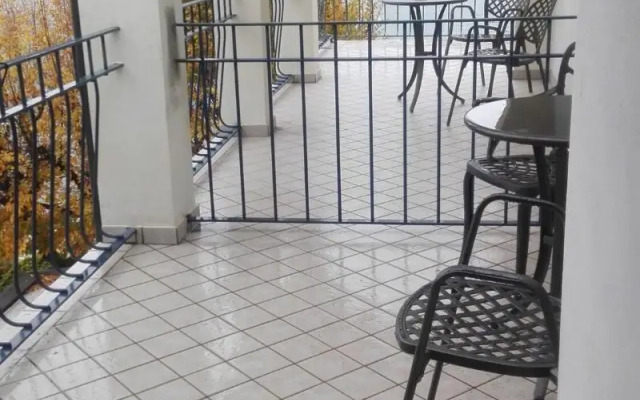 Bella Hotel & Restaurant