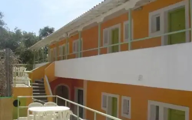 Coryfo Studios & Apartments