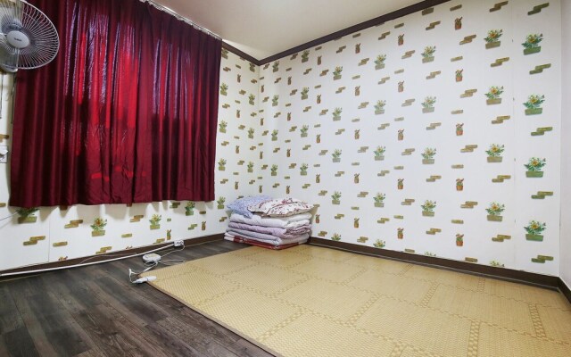 Nonsan Hwangje Motel