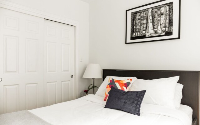 Premier Theater District Suites by Sonder