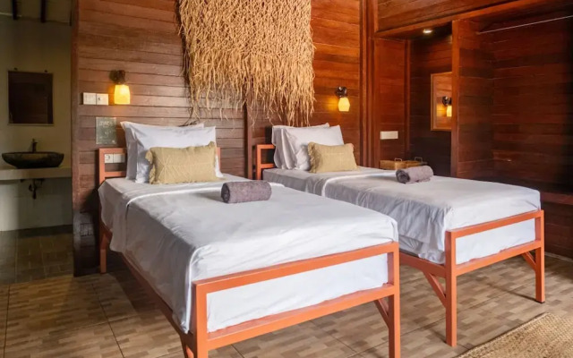 Mad Monkey Nusa Lembongan