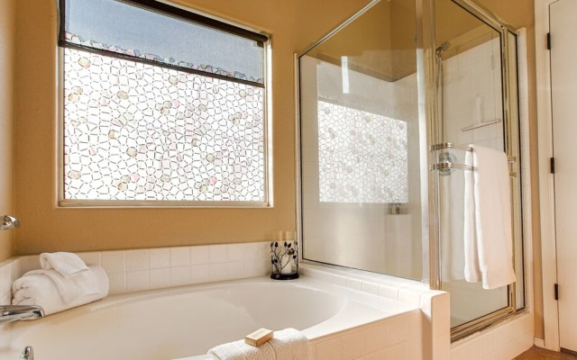 120th Avondale 3 Bedroom Home by RedAwning