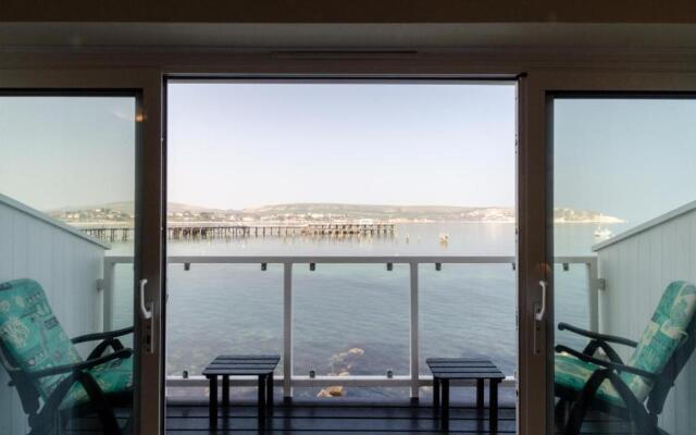 Waters Edge Balcony Apartment