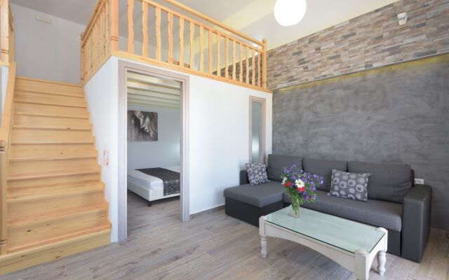 Vlycha Beach Studios & Apartments