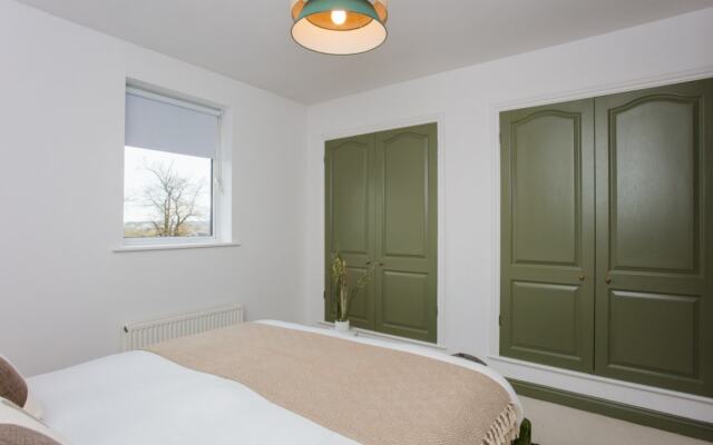 The Sparkford Gardens - Lovely 2bdr With Balcony
