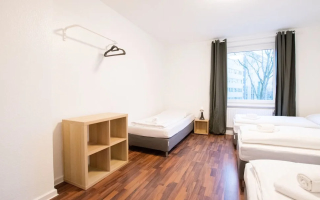 Comfortable Large Center Apartment