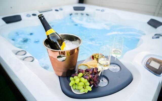 Luxurious Tranquil Four Bedroom Retreat in Buxton