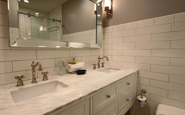 Newly Remodeled Two-story Condo w/ Wifi - Steps From Beach & Dining