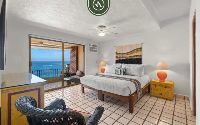 Beachfront Mexican Styled 3 BR Condo in Downtown