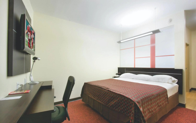 Red Roof Inn & Suites Beaumont