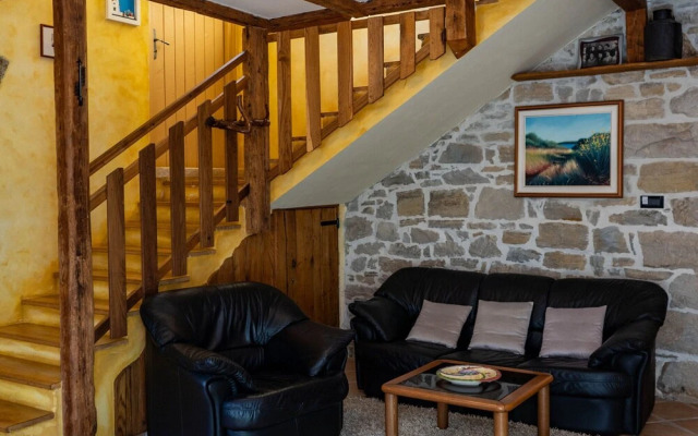 Comfortable Holiday Home With Pool