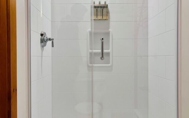 Seven Sea Street Inn