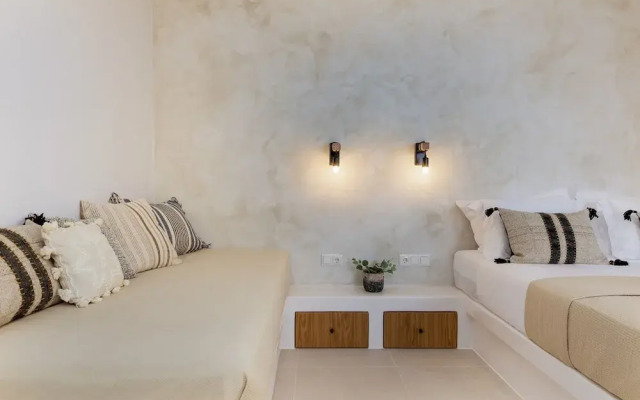 Arch Chora Home Next to the Old Castle