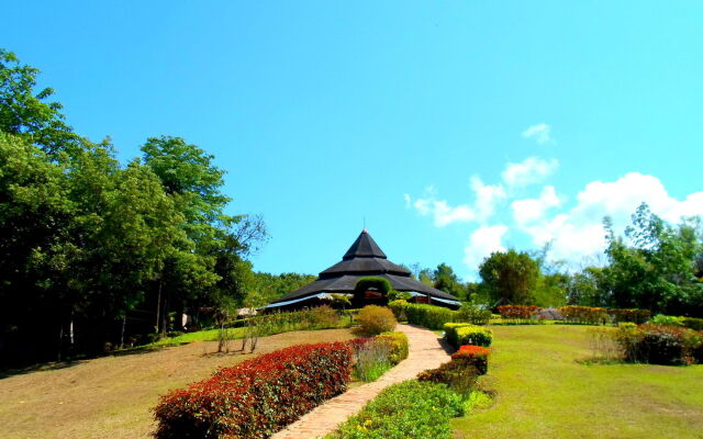 The Cliff & River Jungle Resort