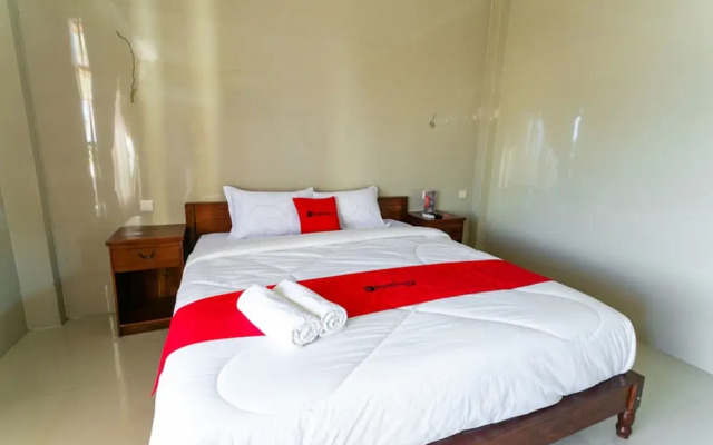 RedDoorz near Parangtritis Beach