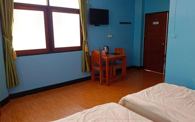 Royal Land Mae Klong Hotel