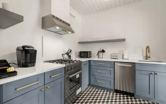 The Adaline 7 Luxury Hyde Park Apt