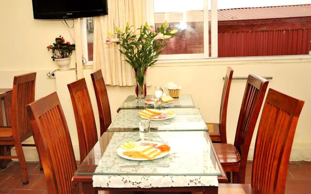 Sunflower Hotel & Travel