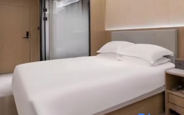 Waiting Hotel (Shanghai Hongqiao Tianshan Road)