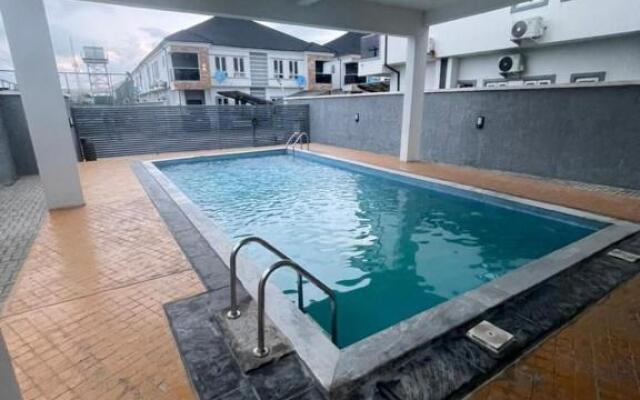 4 bedroom apartment available osapa