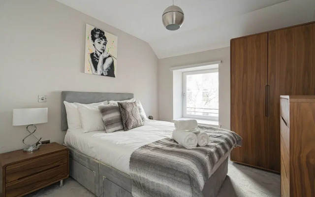 Modern 2BR Mews House