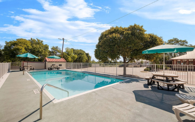 Super 8 by Wyndham Fredericksburg