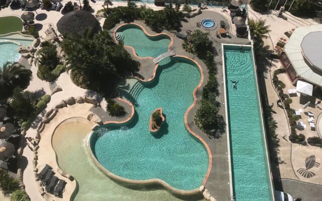 Britain in the Sun at Luxurious Ocean Village