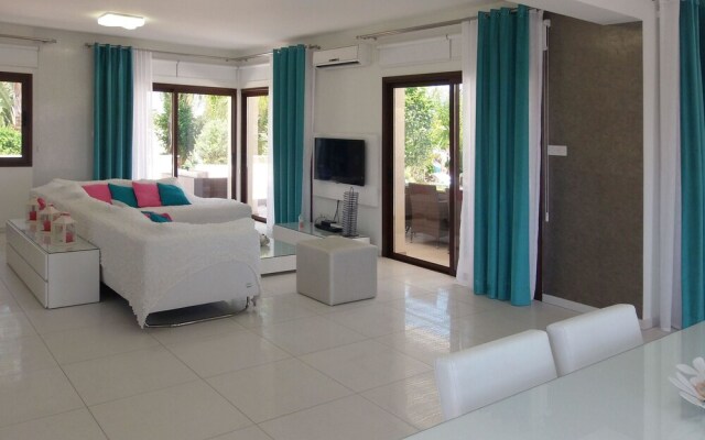 Villa Grecian 1 Platinum