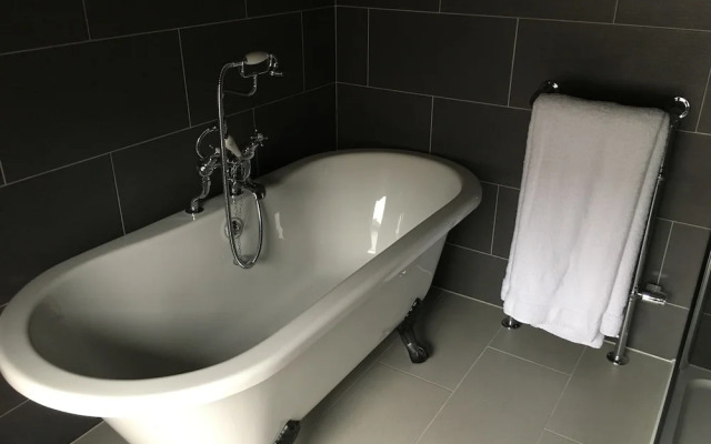 The Lion Hotel - Pub & Restaurant