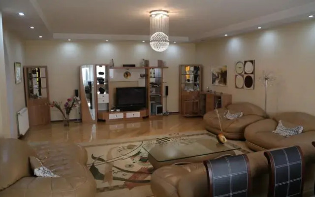 Five Star Apartment