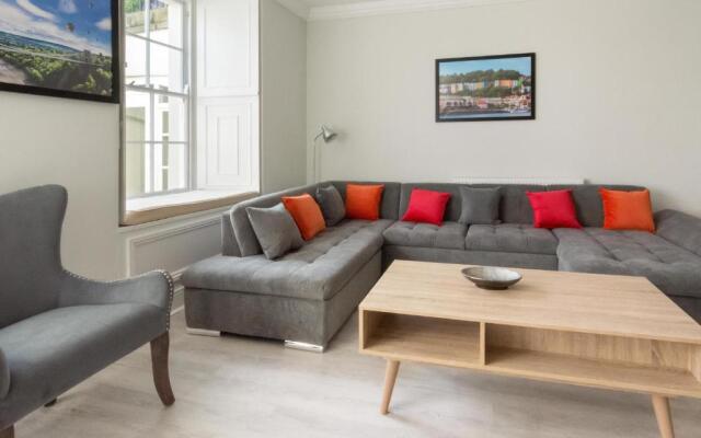 Luxury 2 bedroom Clifton flat with free parking